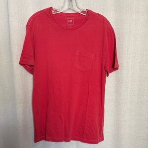 GAP Men’s Red Short Sleeve Pocket Tee